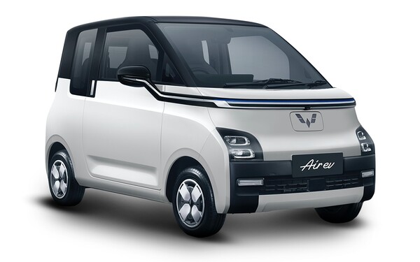 중국 자동차 업체 상치퉁융우링(SGMW)이 지난달 인도네시아에서 출시한 소형 전기차 모델 '에어EV'. /사진=SGMW 인도네시아