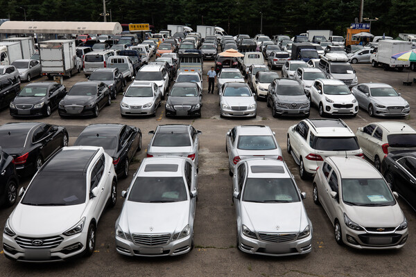 지난 7월 7일 서울 성동구 장안평 중고차매매단지에 중고차들이 주차돼 있다. /사진=뉴스1