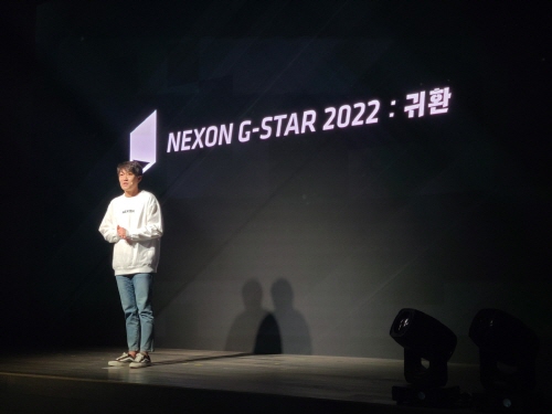 이정헌 넥슨코리아 대표가 8일 경기 성남시 사옥에서 기자 간담회에서 발표하고 있다. [신용수 기자]