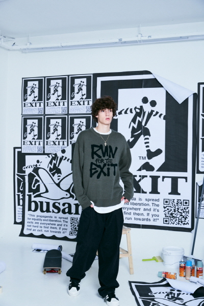 LF의 남성복 브랜드 TNGT가 아티스트 ‘더즈니(Doezny)’와 협업한 컬렉션을 출시했다.