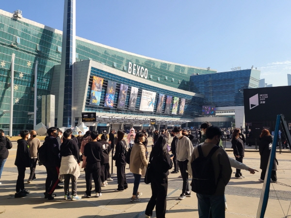 국내 최대 게임전시회 '지스타(G-STAR) 2022'가 3년 만에 오프라인 행사로 정상개최됐다. [신용수 기자]