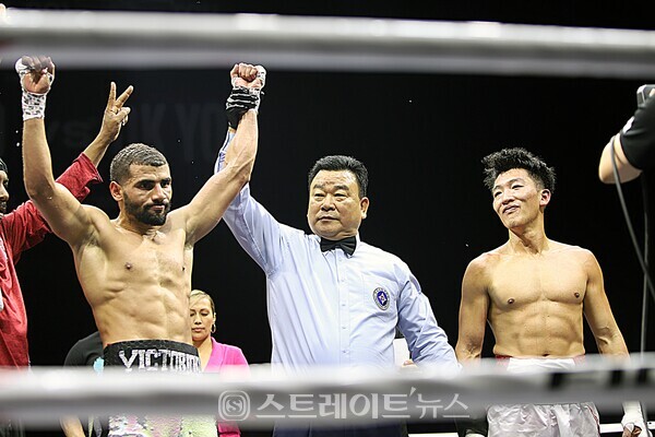 ▲지난 11일(일) 경기도 고양시 일산 킨텍스에서 ‘매니 파퀴아오 vs DK YOO(유대경) 스페셜 매치’ 4경기 코메인 경기에서 모리스 리(Maurice Lee)가 김신용을 상대로 6라운드 종료, 판정승을 거뒀다. / 양용은 기자 taeji1368@naver.com