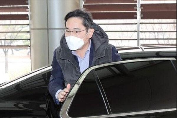 베트남 현지 출장을 위해 서울김포비즈니스항공센터에 도착한 이재용 회장(제공=연합뉴스)