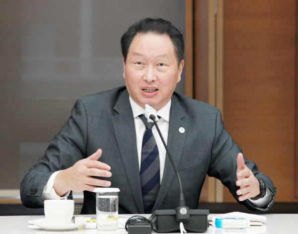 최태원 대한상공회의소 회장이 지난 21일 서울 중구 대한상공회의소에서 열린 송년 기자간담회에서 발언하고 있다. 대한상공회의소 제공