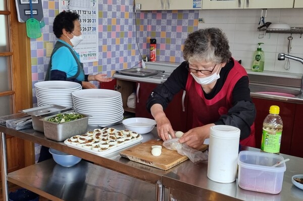 해남군노인회 공익활동형 노인일자리(사진=전라남도)