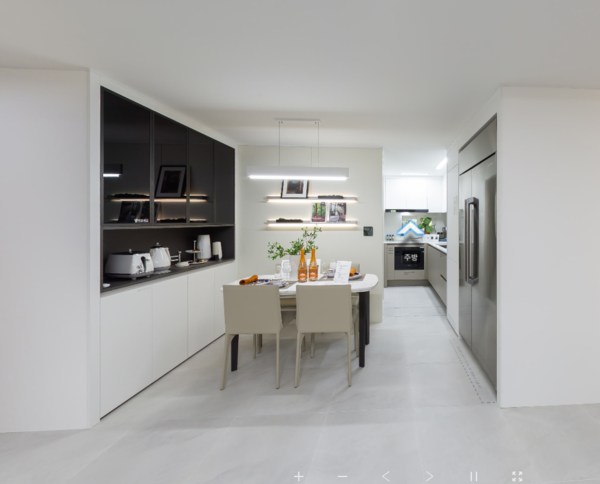 인천 연수구 옥련동 대진빌라 재개발구역에서 소규모로 분양 중인 '송도역 경남아너스빌'의 전용 59㎡의 주방 VR. (자료 : 우방)