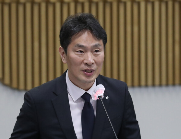 이복현 금융감독원장이 26일 서울 종로구 생명보험교육문화센터에서 열린 보험회사 CEO 간담회에서 발언을 하고 있다.(제공=뉴스1)