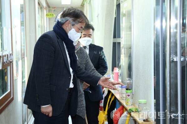 고양시립마두어린이집 방문한 이동환 고양특례시장./사진=고양시청