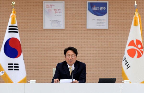 강기정 광주광역시장이 16일 오전 시청에서 열린 확대간부회의에서 발언하고 있다.(사진=광주시)