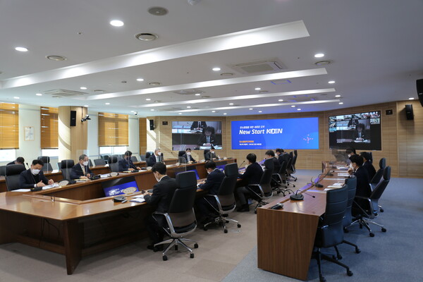                       20일 경남 진주 본사에서 제13차 KOEN 탄소중립추진위원회 회의가 열렸다.