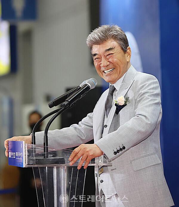 ▲해양수산부 낚시 홍보대사 배우 이덕화가 지난 3일 일산 킨텍스에서 열린 ‘2023 경기국제보트쇼-한국국제낚시박람회’ 개막식에서 인사말을 하고 있다. / 양용은 기자 taeji1368@naver.com