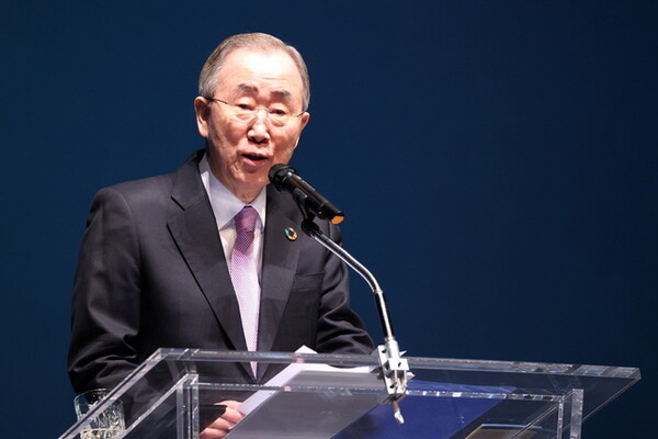 고양특례시 직원 월례조회에서 특별강연을 하고 있는 반기문 전 UN사무총장(사진 = 고양시청)