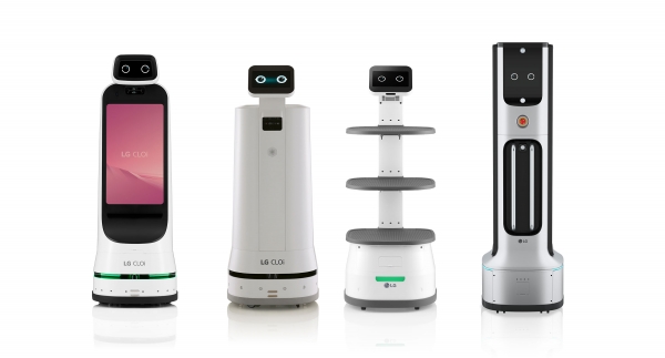 (왼쪽부터)LG 클로이 가이드봇, LG 클로이 서브봇(서랍형), LG 클로이 서브봇(선반형), LG 클로이 UV-C봇. LG전자 제공