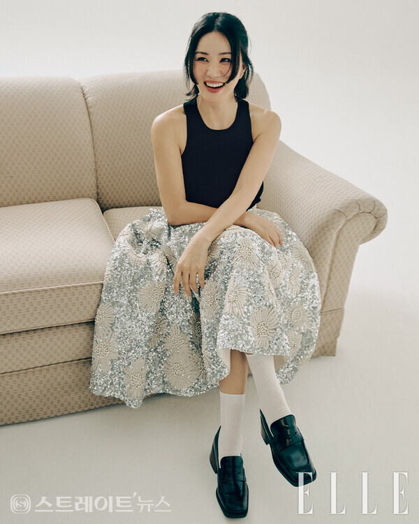 ▲가수 겸 배우 엄정화, 엘르 5월호 화보 공개 / 사진=엘르 코리아