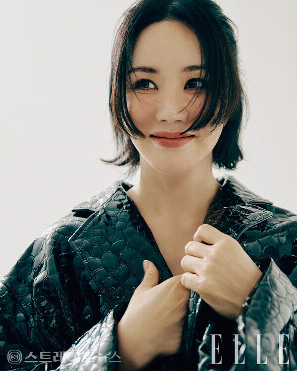▲가수 겸 배우 엄정화, 엘르 5월호 화보 공개 / 사진=엘르 코리아