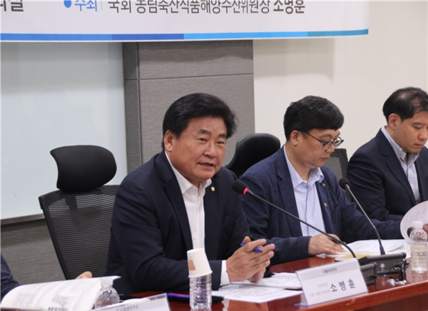 민주당 소병훈 국회의원(경기 광주시갑, 국회 농림축산식품해양수산위원장)이 3일 국회 제8간담회의실에서 개ㅚ된 ‘빌라 밀집 지역에 필요한 혁신 방안은 무엇인가 토론회’에서 발언하고 있다(사진=소병훈 의원실) 
