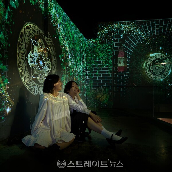 ▲‘환혼: 빛과 그림자’ 미디어아트 전시 사진 / 사진=fever