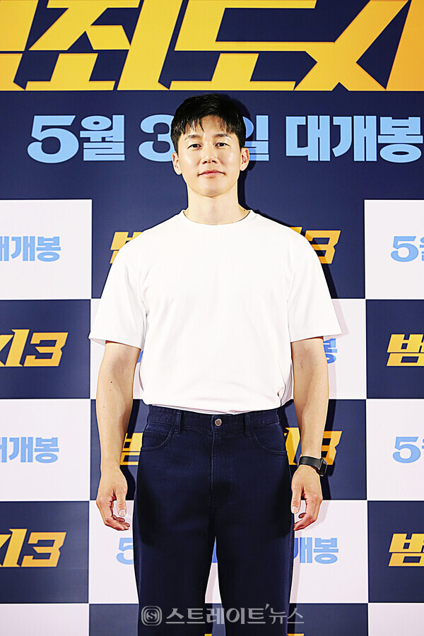 ▲배우 김무열이 지난 22일 오후 서울 강남구 메가박스 코엑스에서 열린 영화 ‘범죄도시3’ VIP 시사회 포토월 행사에 참석해 포즈를 취하고 있다. / 양용은 기자 taeji1368@naver.com