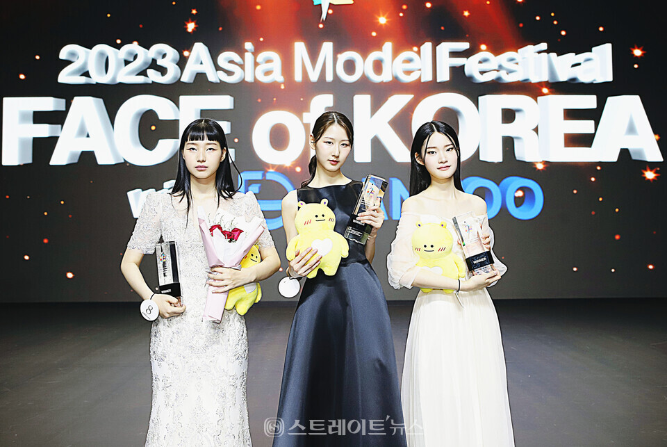 ▲‘2023 페이스 오브 코리아’ TOP 5 WINNER (왼쪽부터) 최하은-이예린-김민경 / 양용은 기자 taeji1368@naver.com