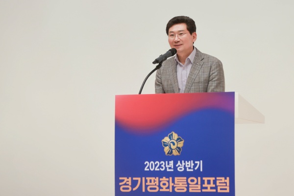 이상일 용인특례시장이 지난 7일 용인문화예술원에서 열린 경기평화통일포럼에서 인사말을 하고 있다./사진=용인시청