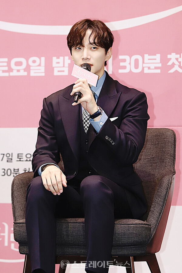 ▲15일 서울 구로구 신도림 라마다호텔에서 열린 JTBC 새 토일드라마 ‘킹더랜드’ 제작발표회에서 배우 이준호가 질문에 답하고 있다. / 양용은 기자 taeji1368@naver.com 
