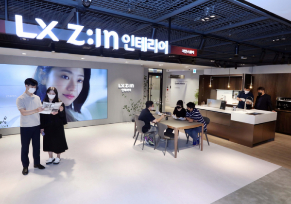 'LX Z:IN 인테리어 지인스퀘어 신세계 타임스퀘어' 전시장 전경. LX하우시스 제공