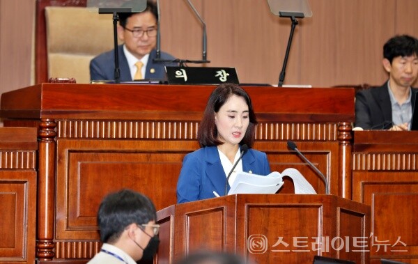 ​김포시의회 더불어민주당 정영혜 시의원이 23일 오전 10시에 열린 제225회 김포시의회 제2차 본회에서 발언 하고 있다./사진=윤의일기자​
