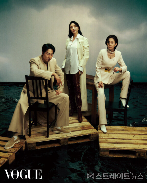 ▲영화 ‘밀수’ 조인성-김혜수-염정아 화보 / 사진=보그 코리아