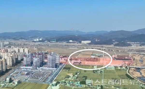 현대엔지니어링이 충남 아산시 모종2지구 B1블록에 분양 중인 '힐스테이트 모종 블랑루체'(사진 : 현장)의 전용 84㎡형의 채당 평균 4억3,000만원이다. @스트레이트뉴스