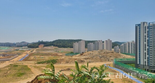 ​호반건설이 인천 서구 검단3지구 AB19블록에서 공급 중인 '검단 호반써밋 5'의 건설현장.(사진 : 이준혁 기자)​