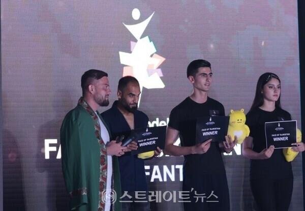 ▲‘2023 페이스 오브 타지키스탄’ (왼쪽부터) Ibragimov Takhir 대표-디자이너 Vays Asoev-수상자 Khudoyorov Andi (남)-Vafodorova Sabrina(여) / 사진=아시아모델페스티벌조직위원회