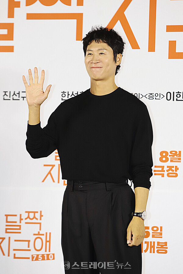 ▲배우 진선규가 지난 14일(금) 서울 광진구 롯데시네마 건대입구점에서 열린 영화 ‘달짝지근해: 7510’ 제작보고회에 참석해 포즈를 취하고 있다. / 양용은 기자 taeji1368@naver.com