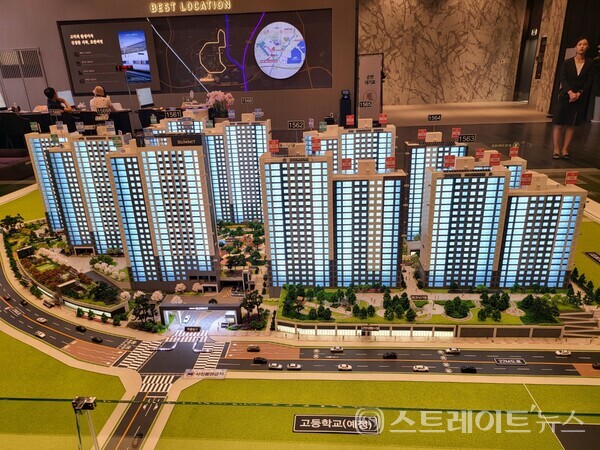 고덕신도시 A49블록에 선보인 '호반써밋 고덕신도시 3차' 모델하우스 (사진 : 함영원 기자)