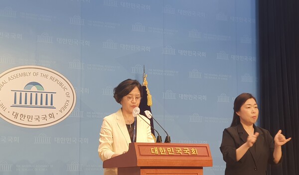 국회사무처 성소미 공보기획관이 7월 31일 오전 11시에 8월 제1주차 국회소통관 정례브리핑을 하고 있다(사진=이제항 선임기자).