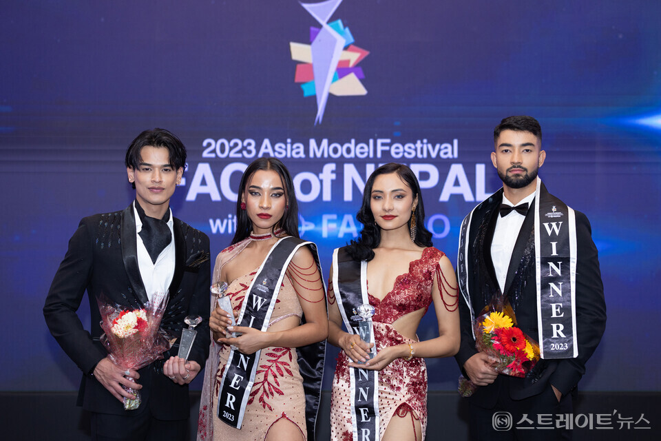▲‘2023 페이스 오브 네팔’ 최종 WINNER (왼쪽부터) Biyush Gupta, Kasish Limbu, Smriti Shrestha, Siddartha Gautam 기념사진 / 사진=아시아모델페스티벌조직위원회