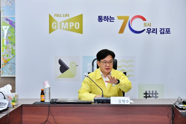 김병수 김포시장이 연일 계속되는 폭염과 관련, 총력 대응을 지시하고 있다./사진=김포시청