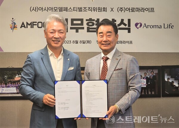 ▲(왼쪽부터) 양의식 회장과 이학재 회장 / 사진=아시아모델페스티벌조직위원회