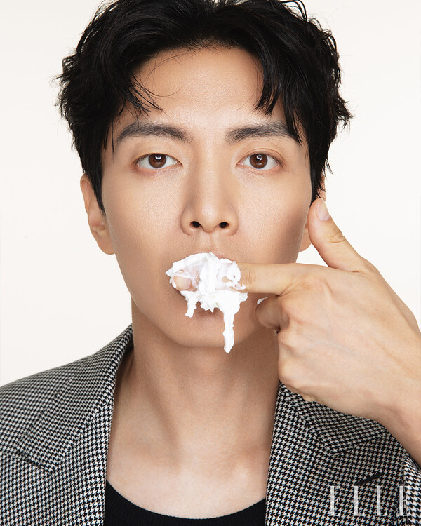 ▲배우 이민기, 엘르 9월호 화보 공개 / 사진=엘르 코리아