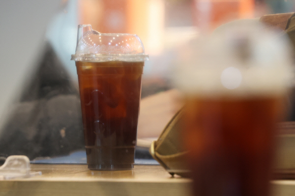 올해 들어 커피 수입 규모가 줄어들면서 5년 만에 연간 감소를 기록할 전망이다. 연합뉴스