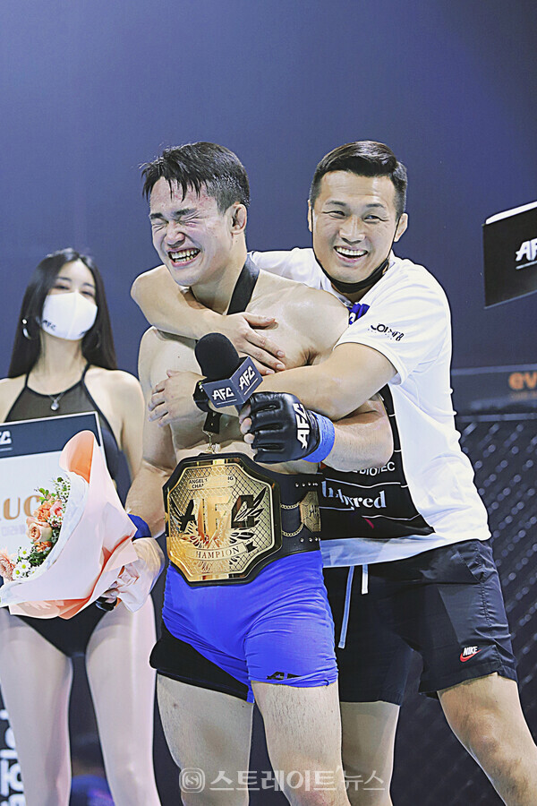 ▲‘천재 1호’ 박재현(왼쪽)과 ‘코리안 좀비’ 정찬성 / 양용은 기자 taeji1368@naver.com