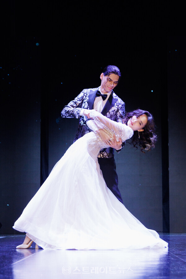 ▲우즈베키스탄 모델들의 워킹과 퍼포먼스(2023 페이스 오브 우즈베키스탄) / 사진=아시아모델페스티벌조직위원회