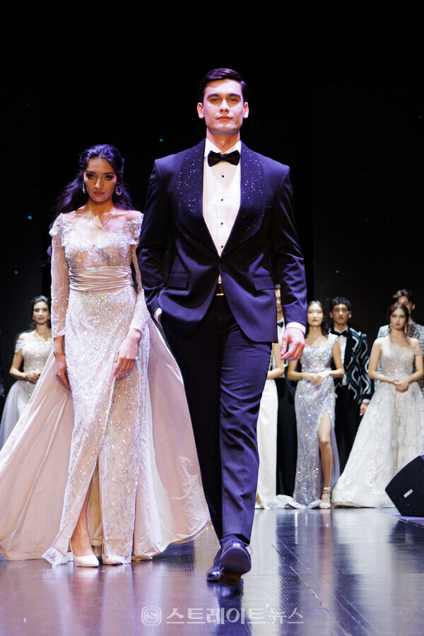 ▲우즈베키스탄 모델들의 워킹과 퍼포먼스(2023 페이스 오브 우즈베키스탄) / 사진=아시아모델페스티벌조직위원회