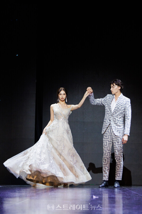 ▲우즈베키스탄 모델들의 워킹과 퍼포먼스(2023 페이스 오브 우즈베키스탄) / 사진=아시아모델페스티벌조직위원회