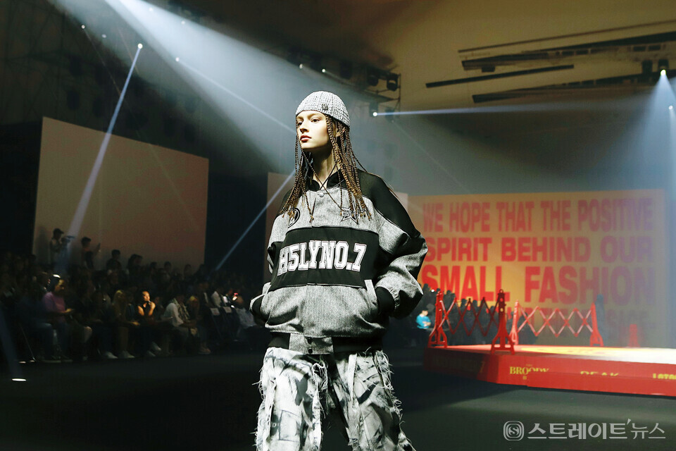 ▲홀리넘버세븐(HOLY NUMBER 7) 서울패션위크 2024 S/S 컬렉션 / 양용은 기자 taeji1368@naver.com