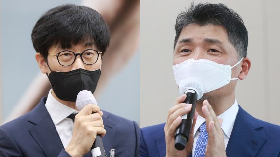 2021년 국정감사에 출석한 이해진 네이버 글로벌투자책임자(왼쪽)와 김범수 카카오 미래이니셔티브센터장(오른쪽). 연합뉴스