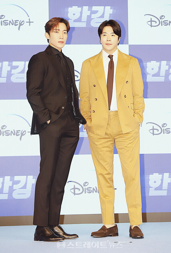 ▲배우 권상우와 이상이가 지난 12일 오전 서울 종로구 JW 메리어트 동대문 스퀘어에서 열린 디즈니 플러스 오리지널 드라마 ‘한강’ 제작발표회에서 포즈를 취하고 있다. / 양용은 기자 taeji1368@naver.com