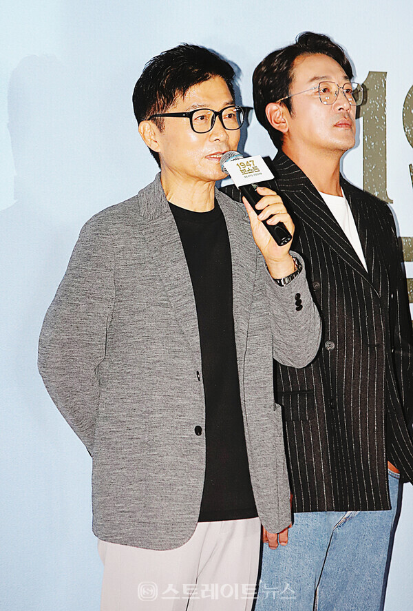 ▲강제규 감독이 지난 11일 오후 서울 송파구 롯데시네마 월드타워점에서 열린 영화 ‘1947 보스톤’ VIP 시사회에서 인사말을 하고 있다. / 양용은 기자 taeji1368@naver.com