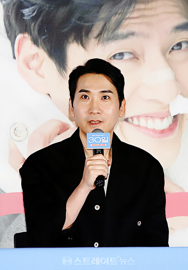 ▲남대중 감독이 지난 18일 오후 서울 용산구 CGV 용산아이파크몰에서 열린 영화 ‘30일’ 언론·배급시사회 및 기자간담회에서 인사말을 하고 있다. / 양용은 기자 taeji1368@naver.com