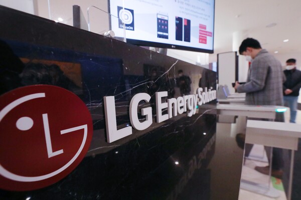 서울 영등포구 여의도 파크원빌딩에 있는 LG에너지솔루션 본사 로비 모습. /사진=뉴스1