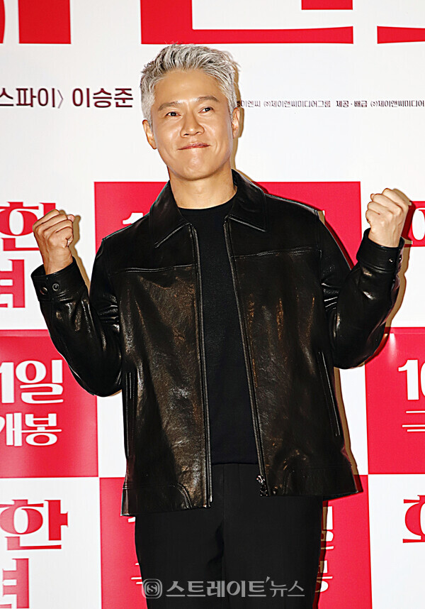 배우 박호산이 영화 ‘화사한 그녀’ 기자간담회에 참석해 포토타임을 갖고 있다. 양용은 기자 taeji1368@naver.com